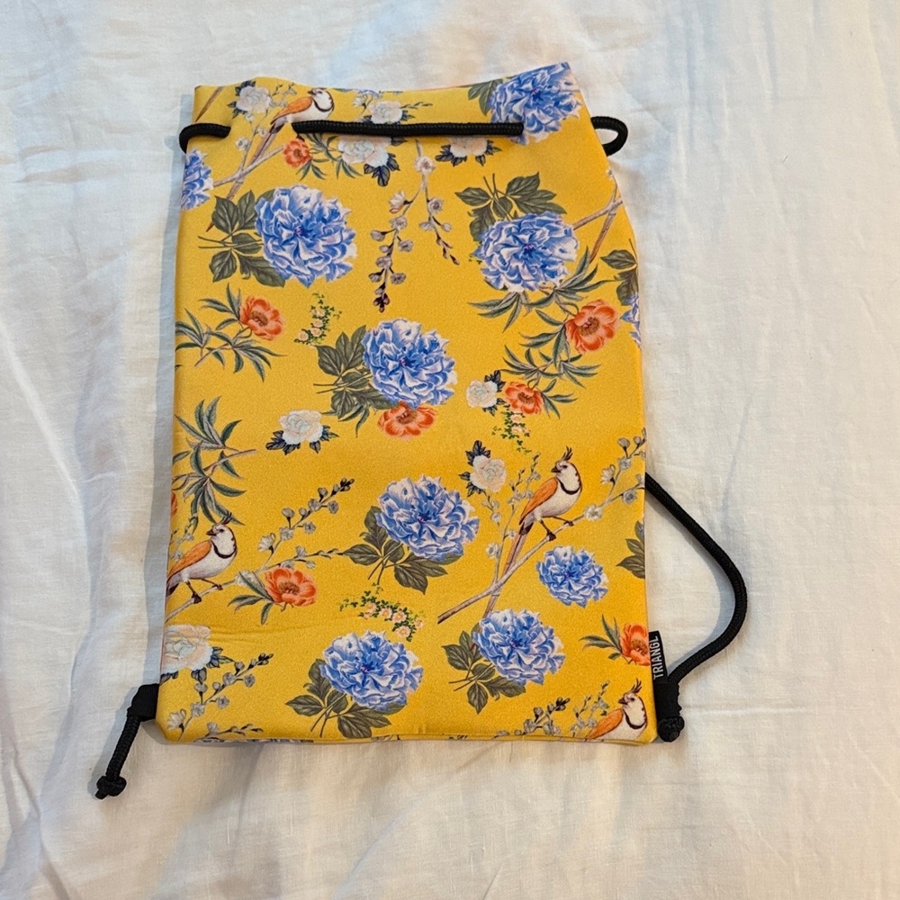 Floral Yellow Drawstring Bag triangl rains gym bag